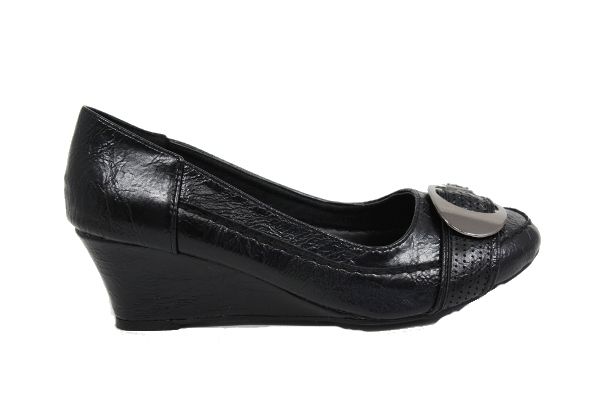 Bingo 2.75 Buckle Designed Round Toe Sandal Style Wedge   Black