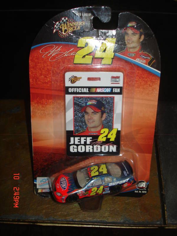 JEFF GORDON #24 DUPONT 164 NASCAR & FAN TAG 2004 WC  