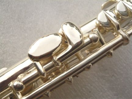 NEW SILVER C KEY PICCOLO W/CASE.5 YEARS WARRANTY.  