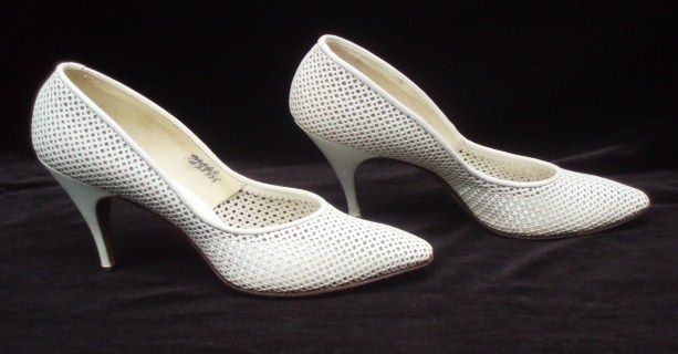 Vintage 50s 60s White Heels Shoes by Andrew Geller 9 AA  