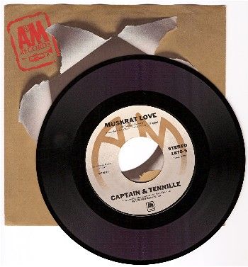 CAPTAIN & TENNILLE Muskrat Love 45 A&M 1870 NM/UNPLAYED  