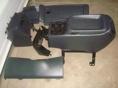 99 02 AVALANCHE SUBURBAN YUKON TAHOE SILVERADO CENTER CONSOLE DARK 