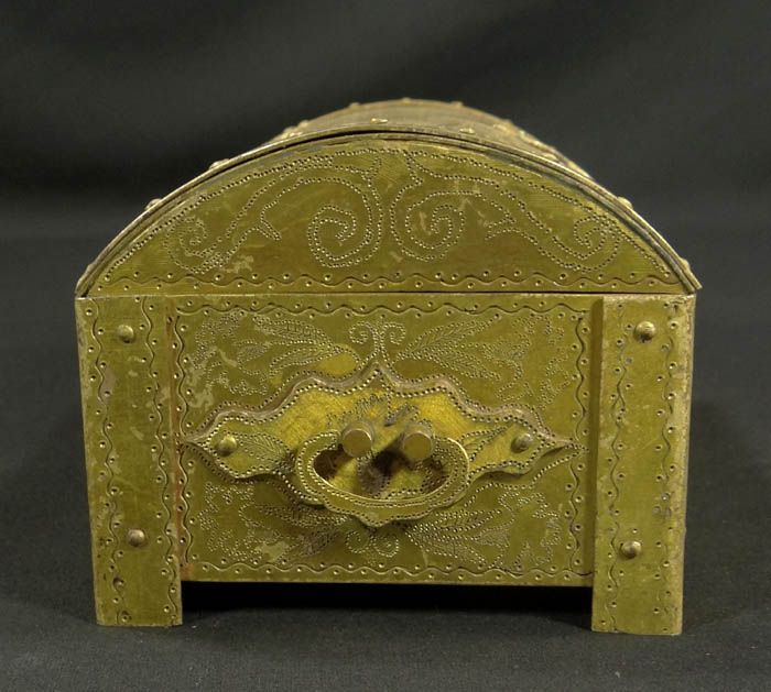 ANTIQUE ARTS&CRAFTS GILD BRASS HAND HAMMERED JEWELRY TRINKET CASKET 