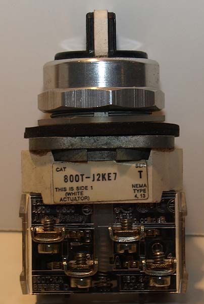 ALLEN BRADLEY 800T J2KE7 SELECTOR SWITCH 3 POS W/ BLOCK  