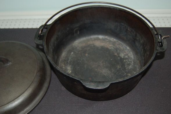   Cast Iron Tite Top Dutch Oven No 8 with Self Basting Lid 12 D  