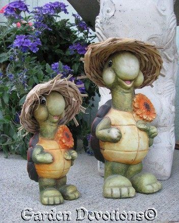 Set 2 FUNNY LITTLE TURTLES W/Straw Hats INDOOR OUTDOOR GARDEN STATUES 