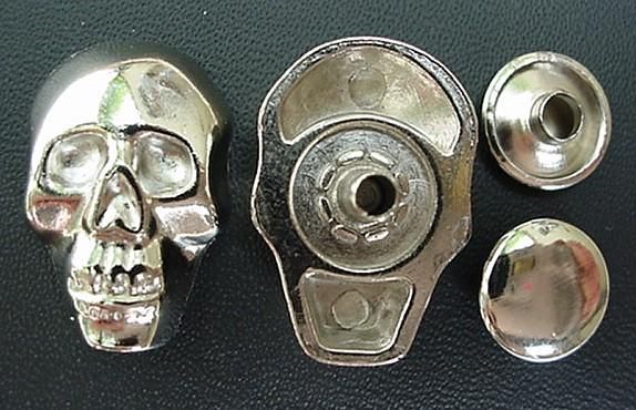 METAL SKULL CASTING BUTTON ORNAMENT W RIVET 1 8 pcs  