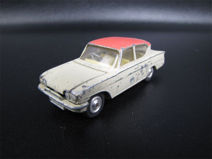 Corgi Toys Ford Consul Classic 315 Pink Roof #234  