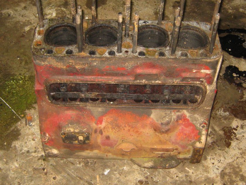 FARMALL M ENGINE BLOCK  