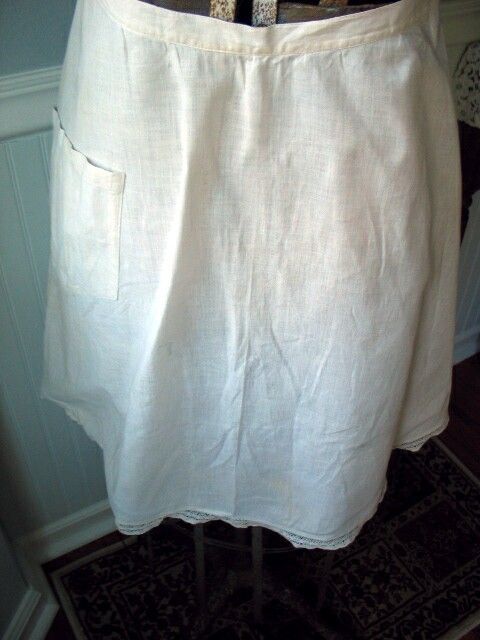 Vintage Apron Cottage Chic Pin Back Pocket Lace  