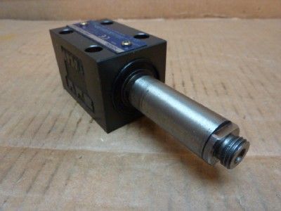 Yuken Directional Valve DSG 01 2B2 D24 N 7090 L #29615  