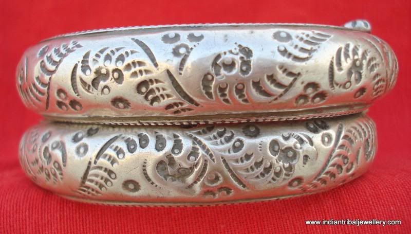 VINTAGE ANTIQUE TRIBAL OLD SILVER BRACELET BANGLE INDIA  