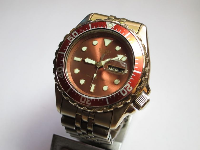 VINTAGE SEIKO 200m QUARTZ DIVERS 7N36 6A39 RARE VARIANT MAROON  