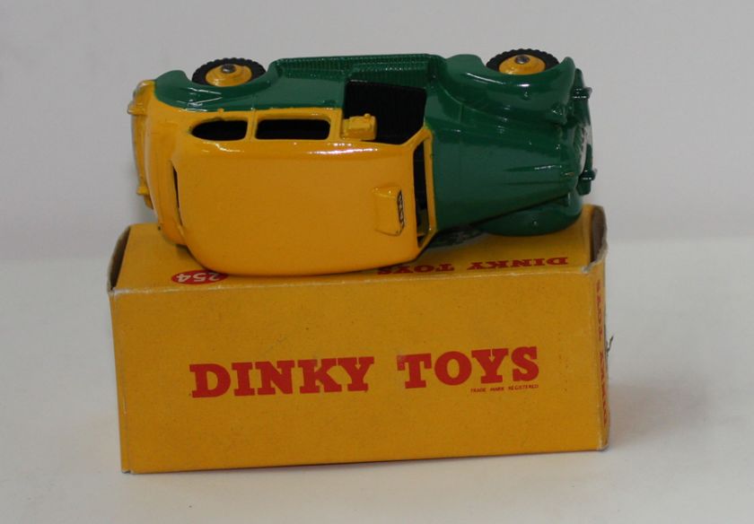 DINKY TOYS 254 AUSTIN TAXI YELLOW & GREEN BLACK INTERIOR NMIB  