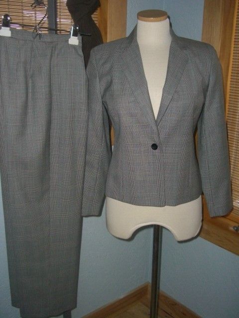 Talbots Petites 2 2 p p 2 4 Pant Suit Black and white  